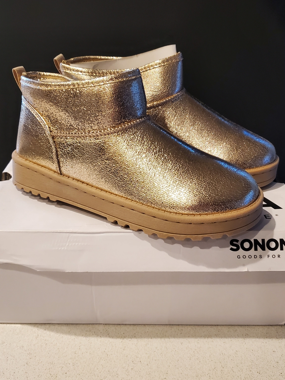 New. Sonoma Kids Metallic Rose Fold. Big kids,Size 4